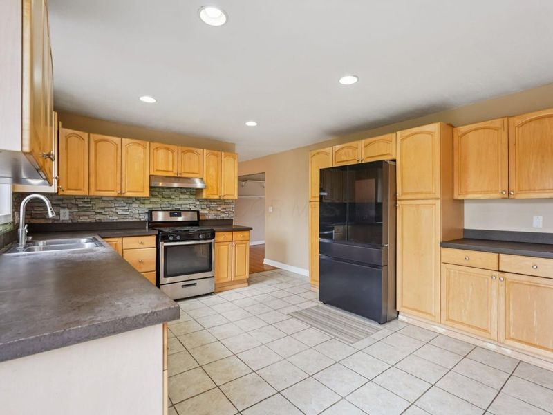 749 Carryback Drive SW, Pataskala, OH 43062 Photo 4