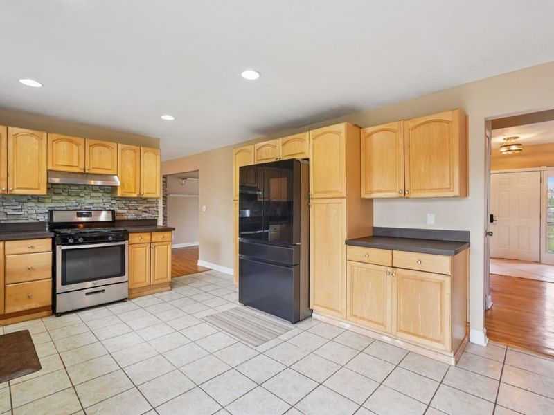 749 Carryback Drive SW, Pataskala, OH 43062 Photo 6