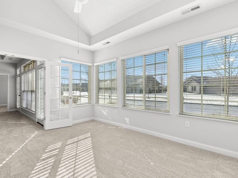 310 Stoneshire Loop, Pataskala, OH 43062 Photo 2