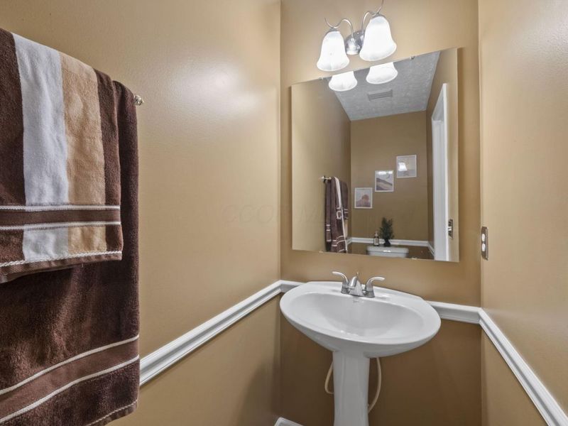 176 Knights Bridge Drive E, Pickerington, OH 43147 Photo 14