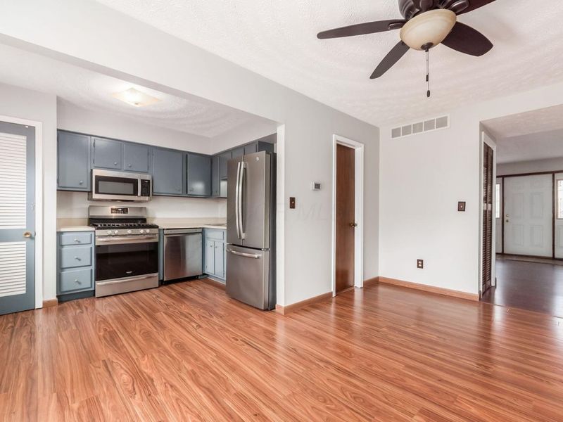 634 Dlyn Street, Columbus, OH 43228 Photo 10