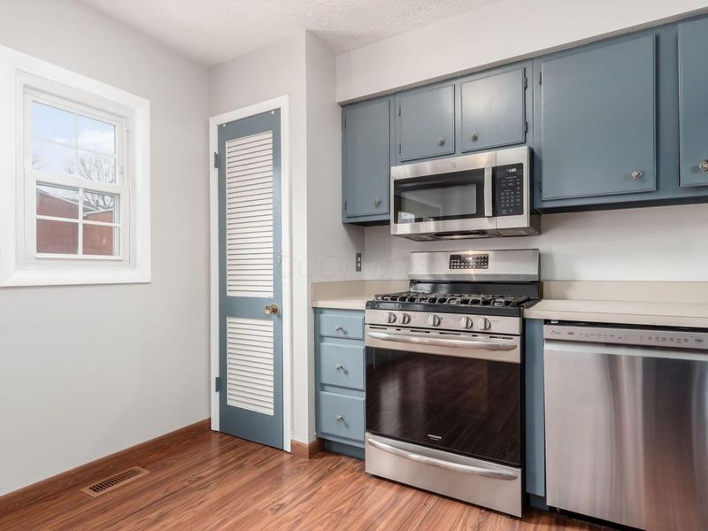 634 Dlyn Street, Columbus, OH 43228 Photo 14