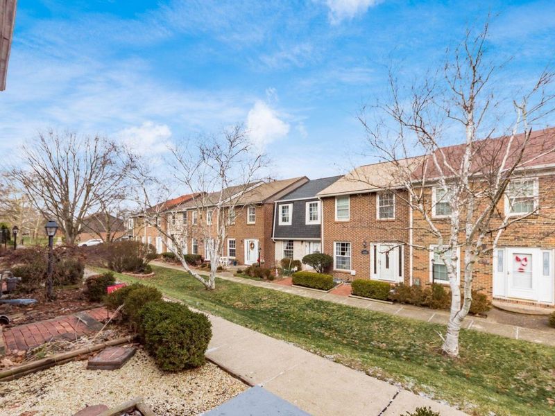 634 Dlyn Street, Columbus, OH 43228 Photo 2