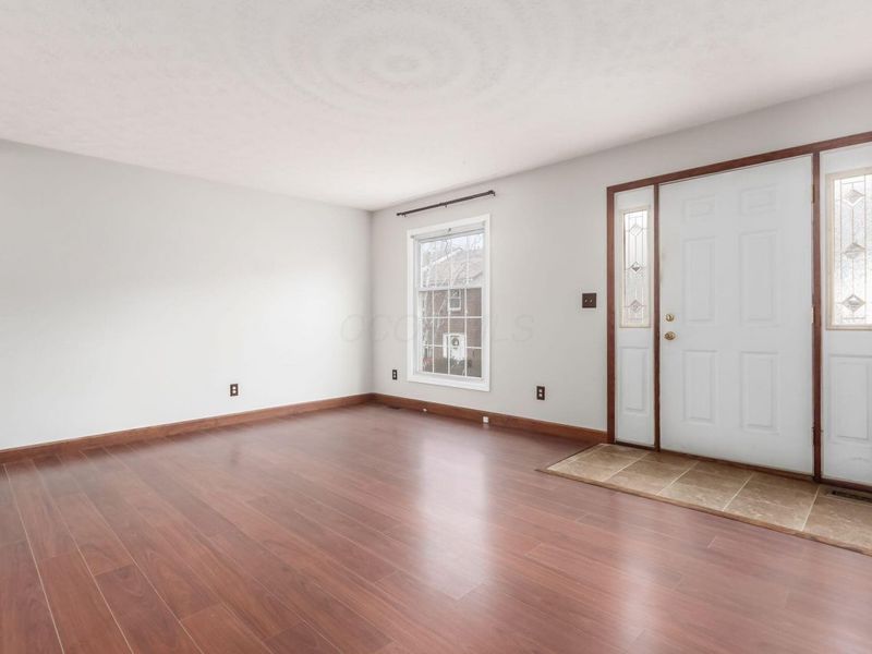 634 Dlyn Street, Columbus, OH 43228 Photo 4