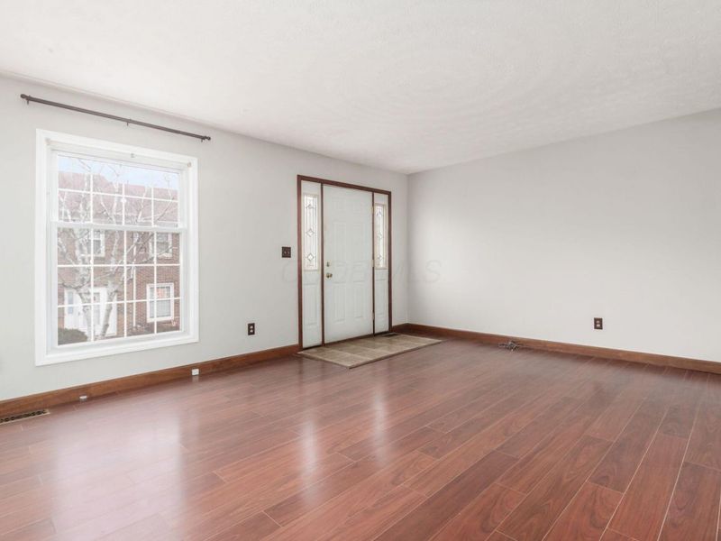 634 Dlyn Street, Columbus, OH 43228 Photo 5