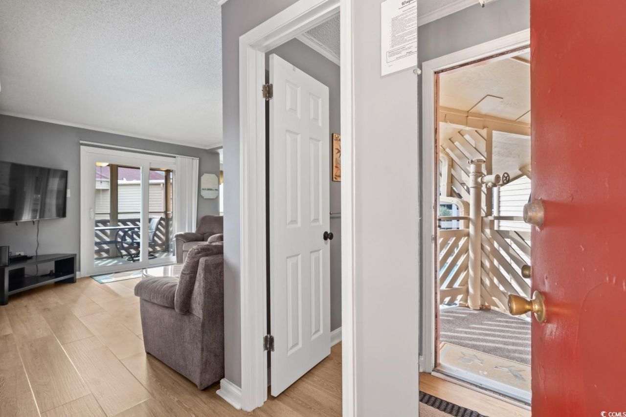 609 Hillside Dr. S Photo 4