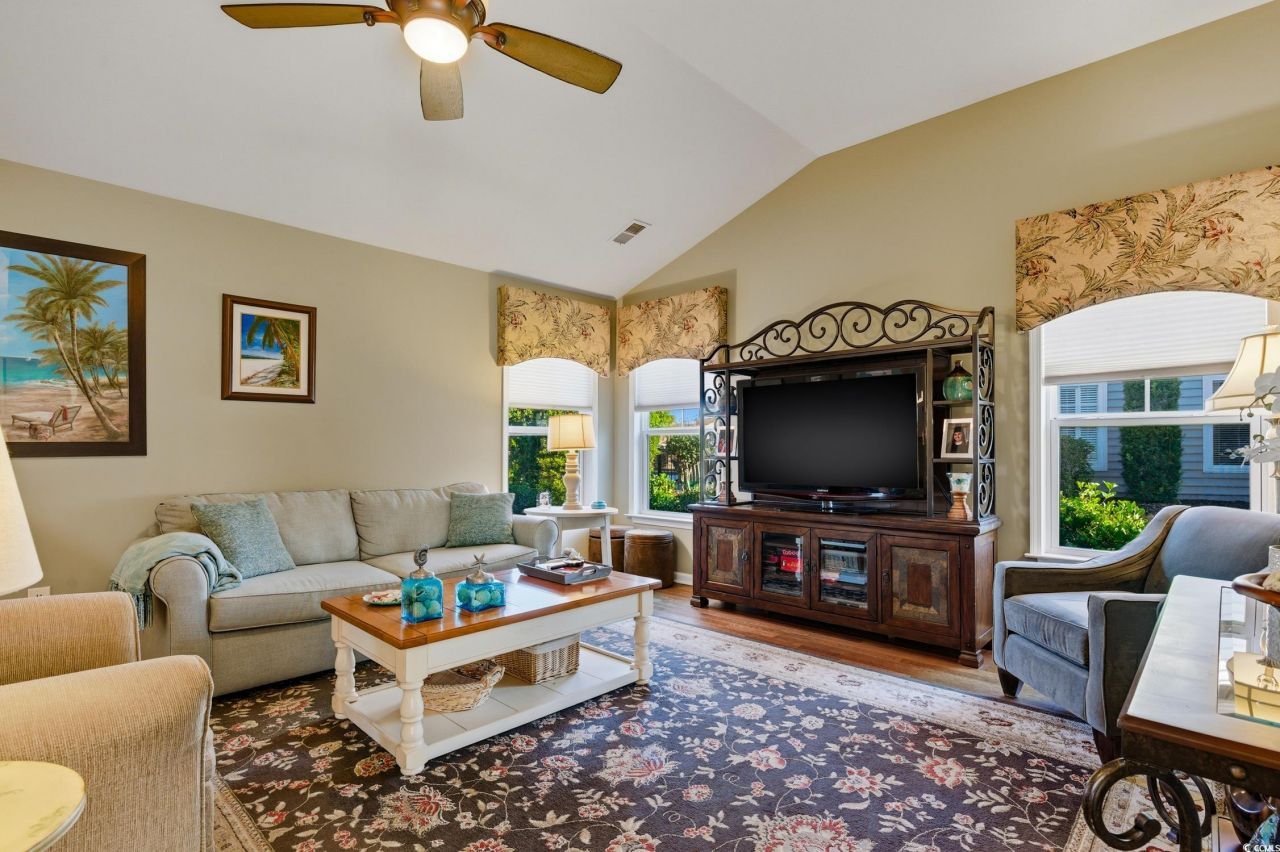 352 Highfield Loop Photo 11