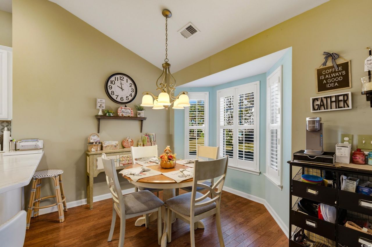 352 Highfield Loop Photo 9