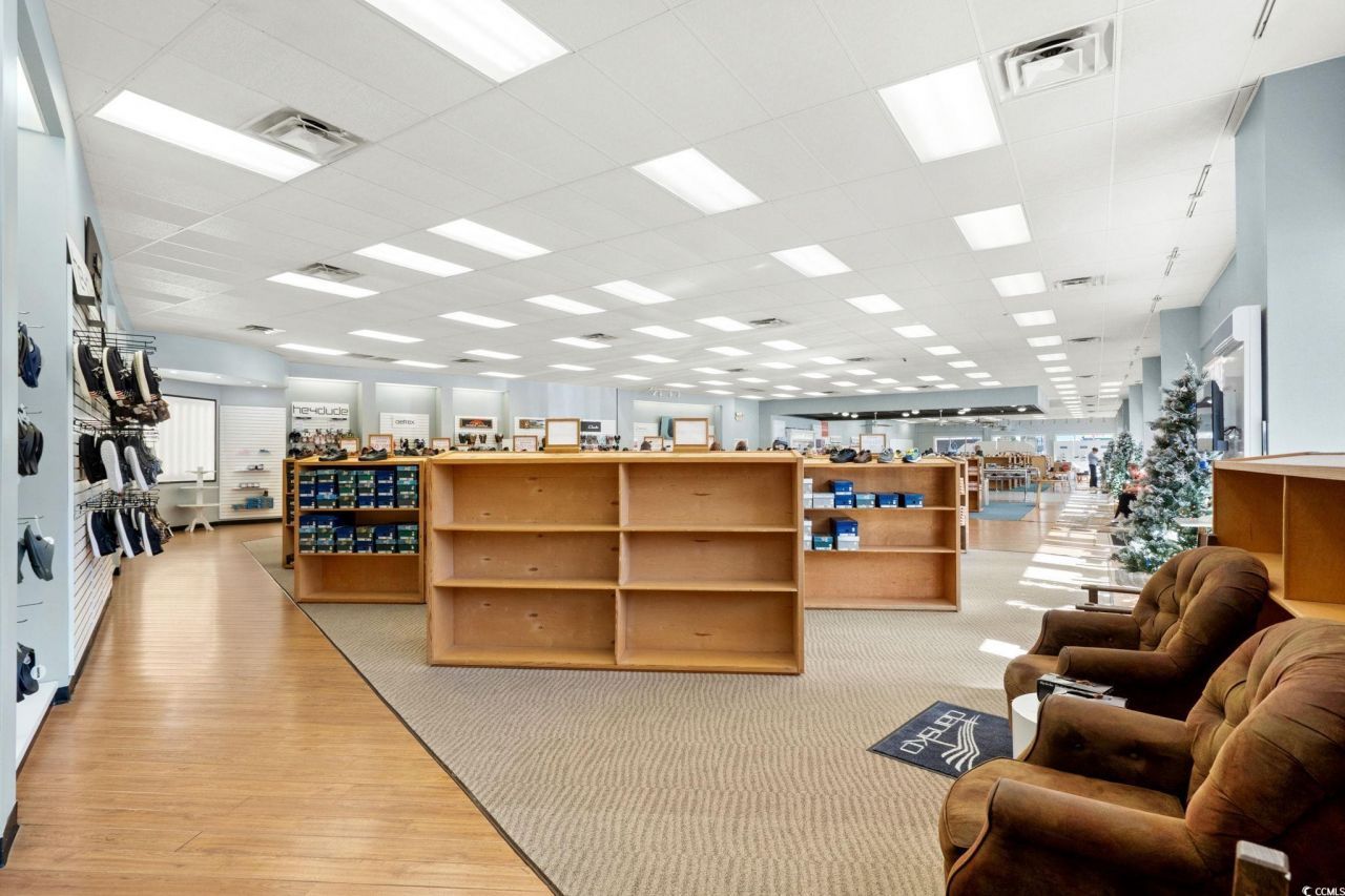 10589 N Kings Highway Photo 4