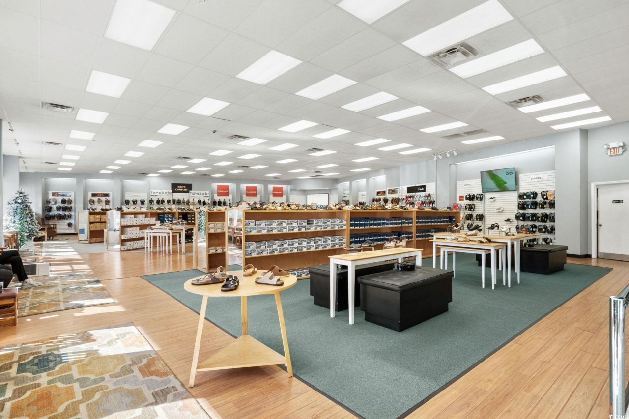 10589 N Kings Highway Photo 5