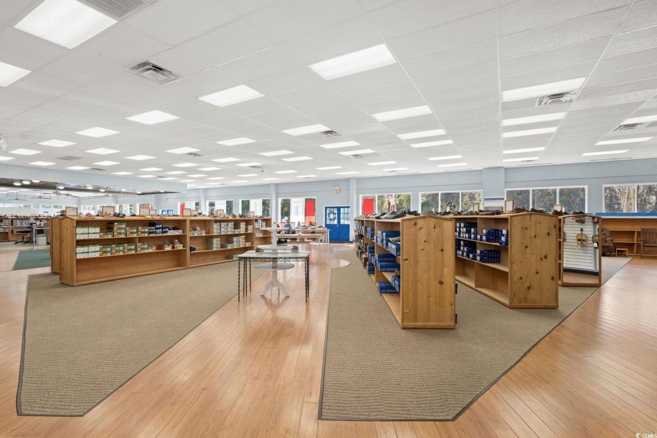 10589 N Kings Highway Photo 6