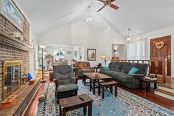 528 George Washington Trail photo 4