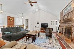 528 George Washington Trail photo 4