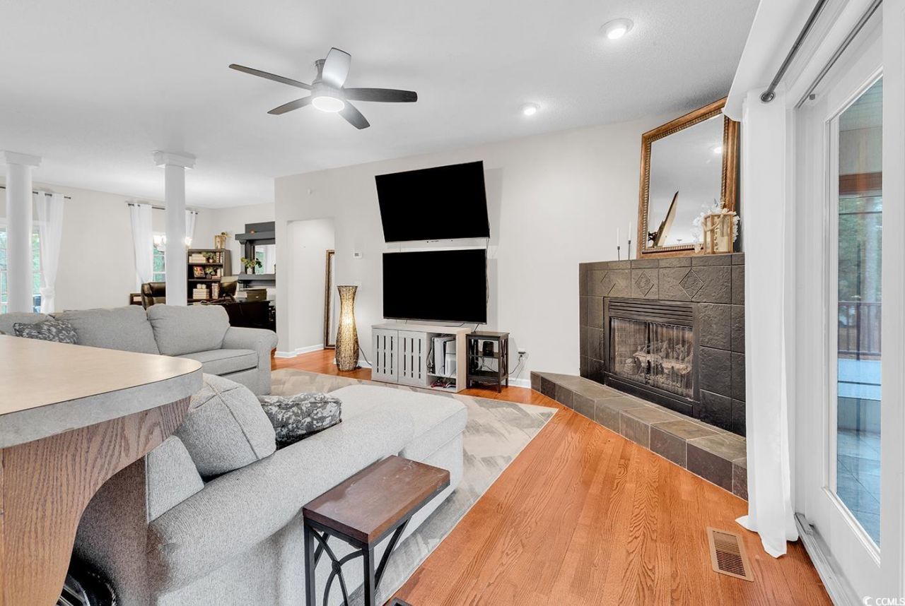 1870 Gray Oaks Dr. Photo 4