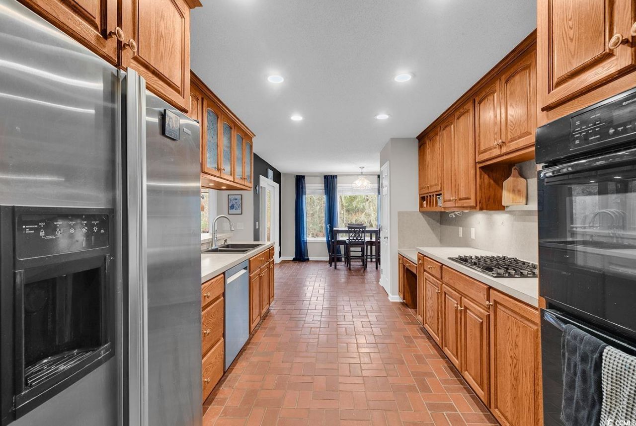 1870 Gray Oaks Dr. Photo 7