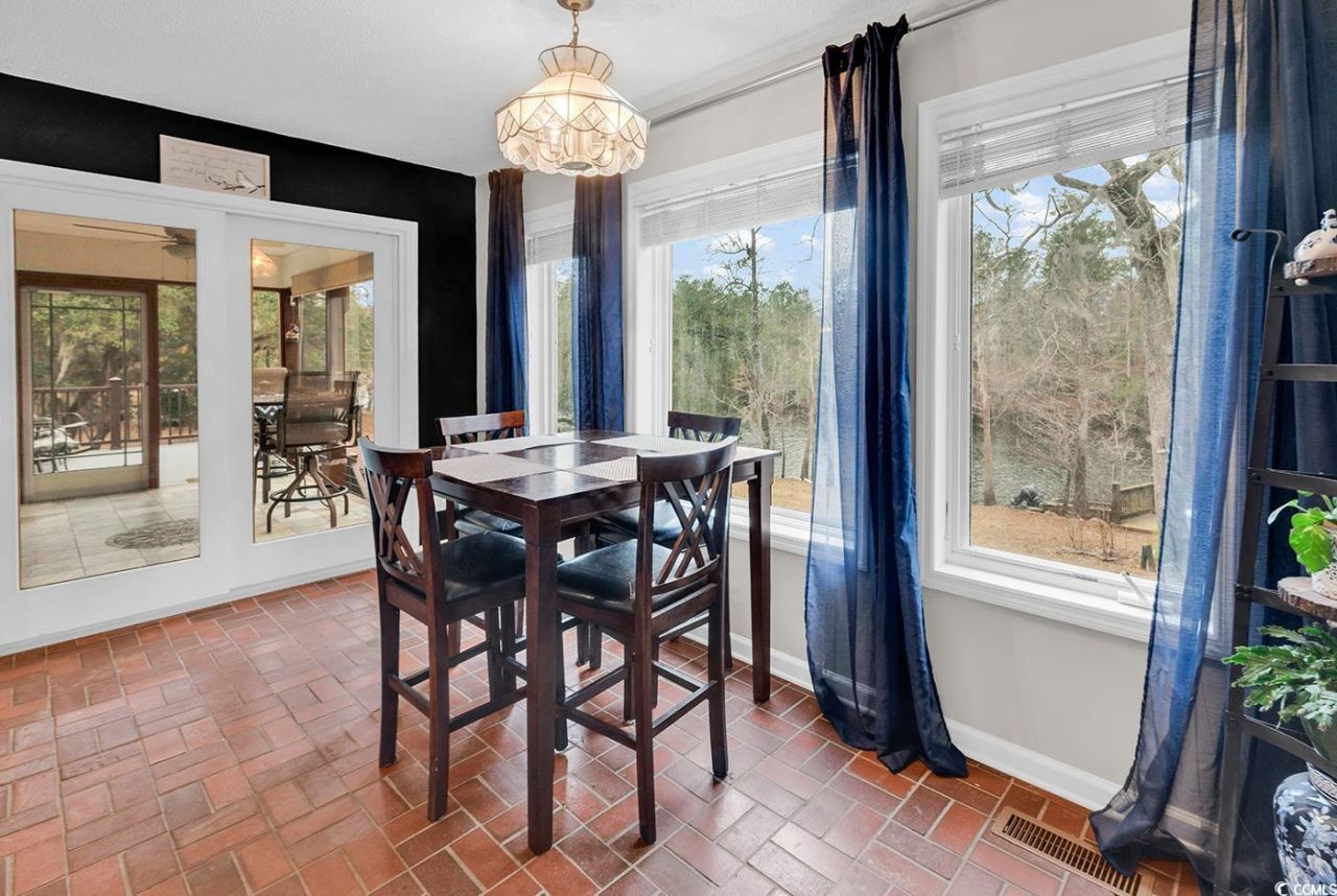 1870 Gray Oaks Dr. Photo 9