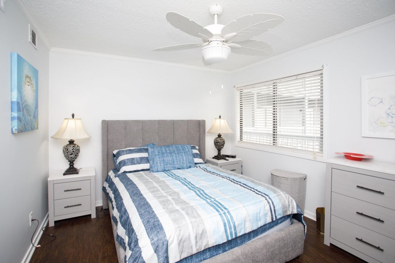 305 N Hillside Dr. Photo 11