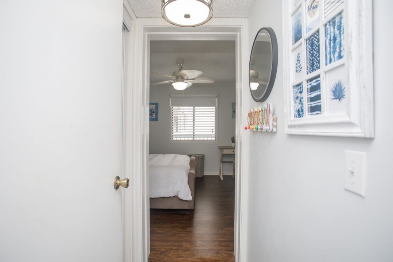 305 N Hillside Dr. Photo 16