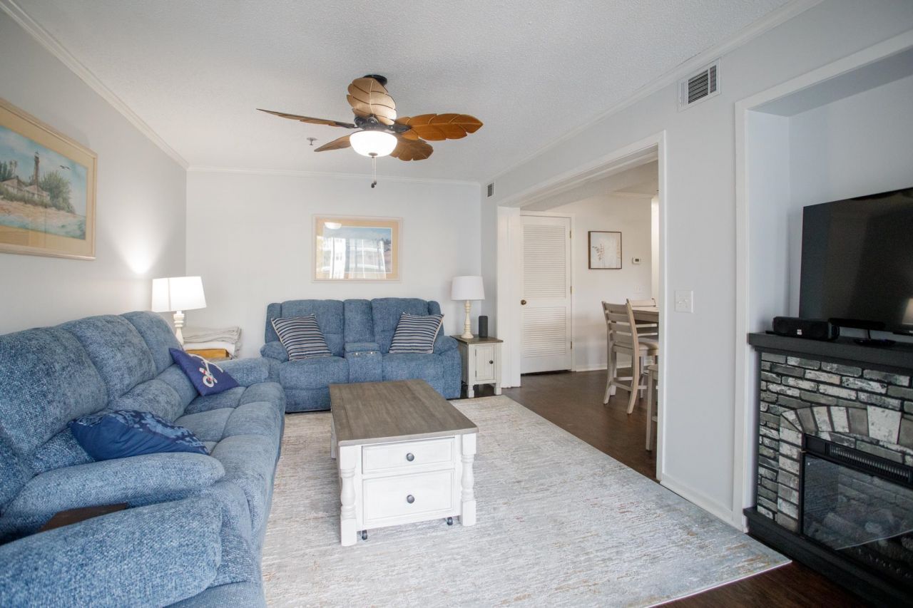 305 N Hillside Dr. Photo 8