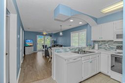 1900 Duffy St. photo 4