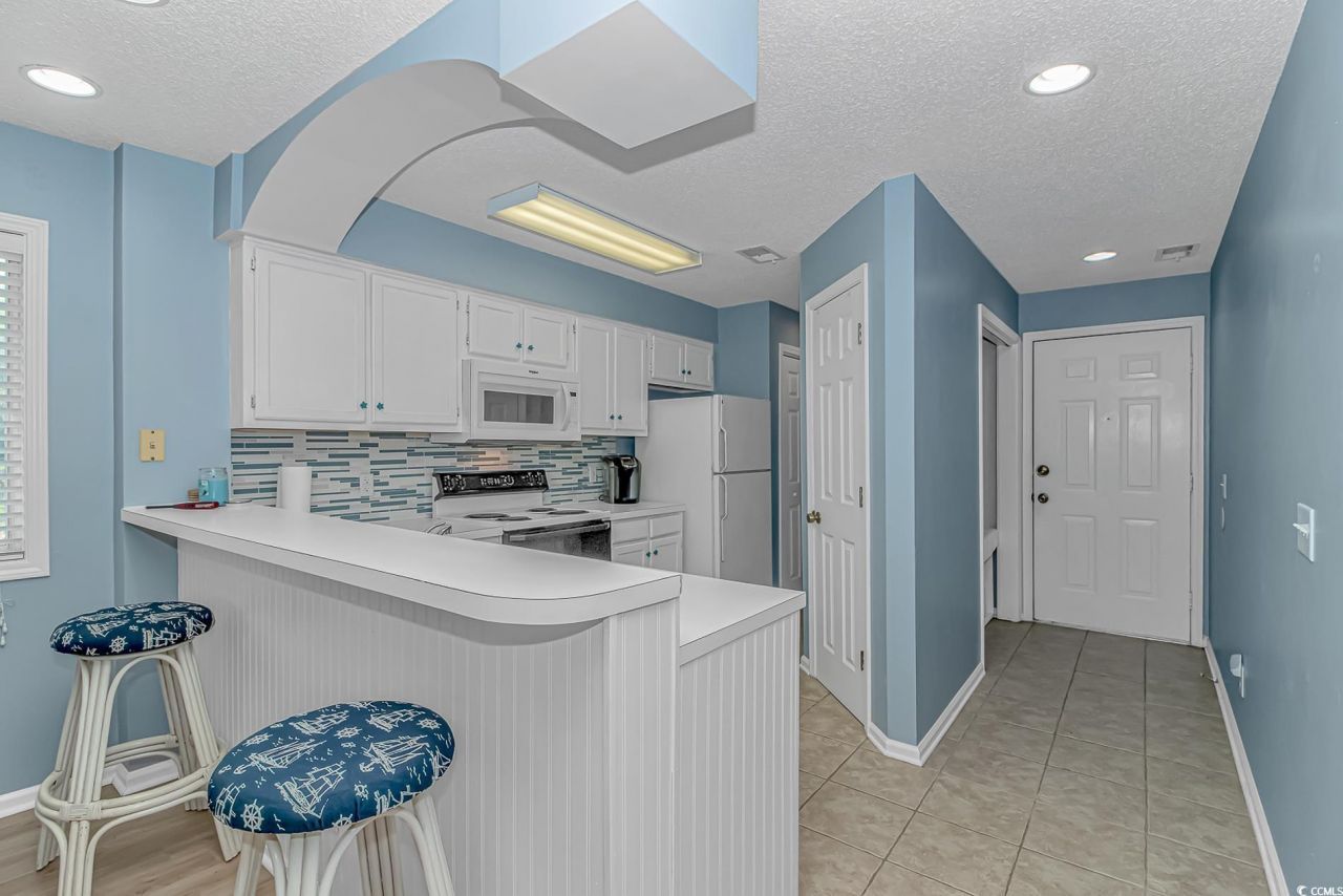 1900 Duffy St. Photo 7