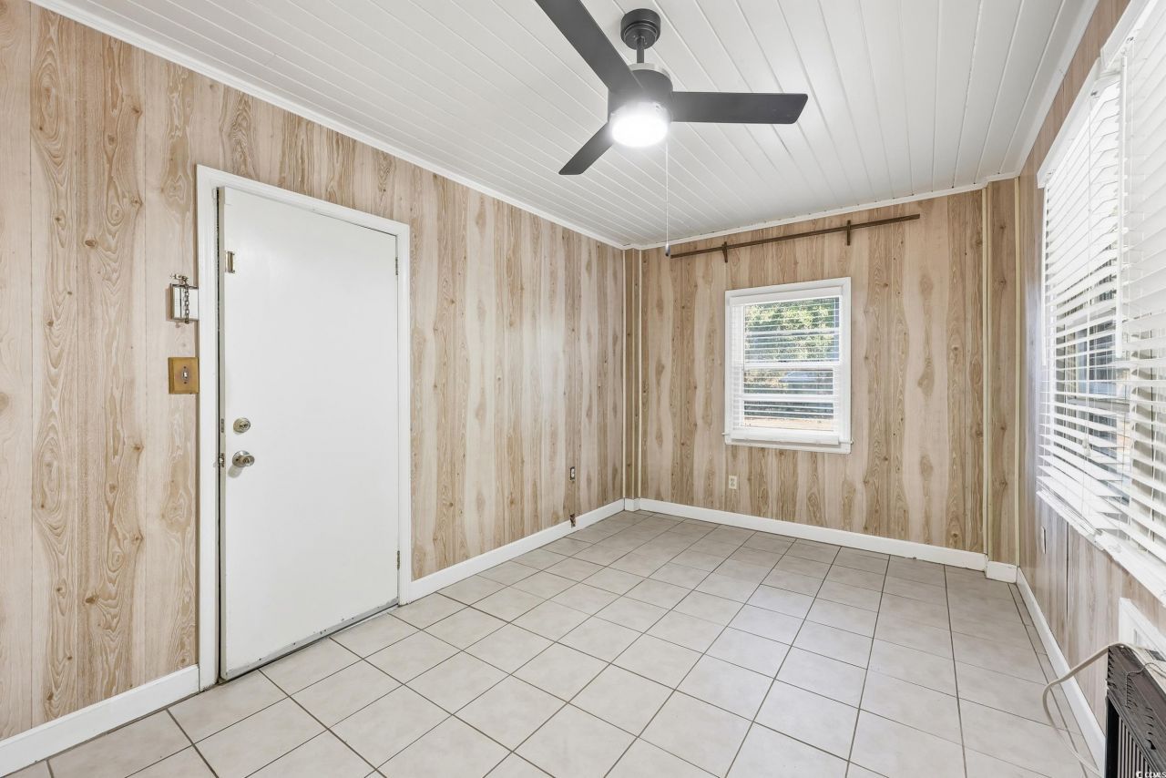 2704 Rion St. Photo 7