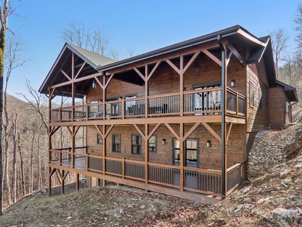 102 Iga Trail, Maggie Valley, NC 28751