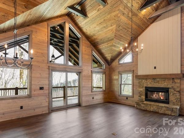 102 Iga Trail, Maggie Valley, NC 28751