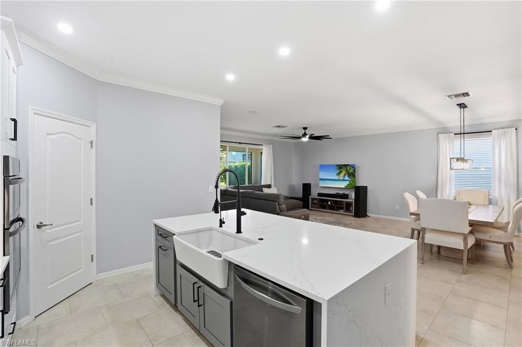 2469 Heydon Cir E, Naples, FL 34120 Photo