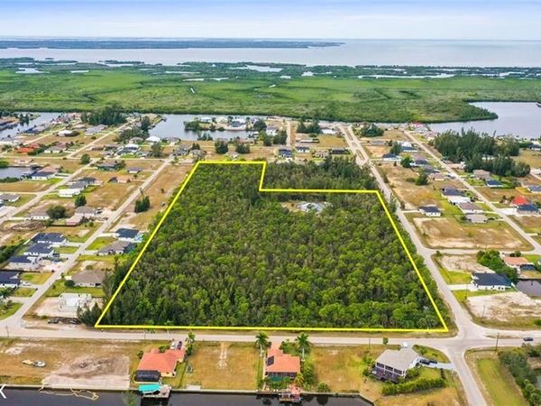 3926 Kismet PKWY W, CAPE CORAL, FL 33993