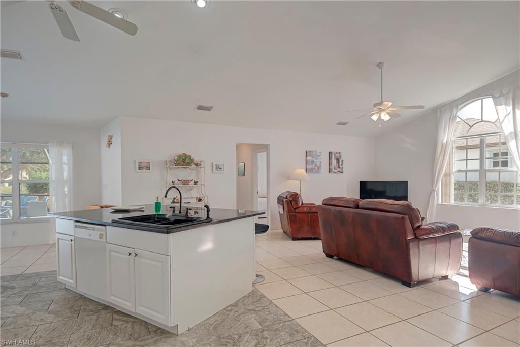 2121 SE 5th Ct, Cape Coral, FL 33990 Photo