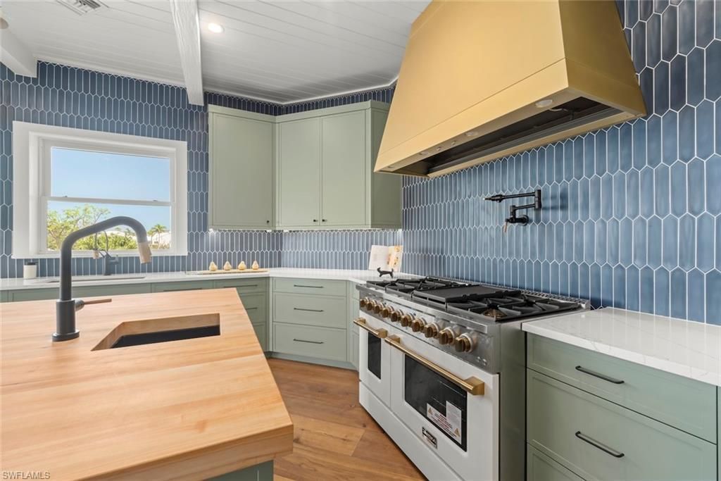 6401 Pine Ave, Sanibel, FL 33957 Photo