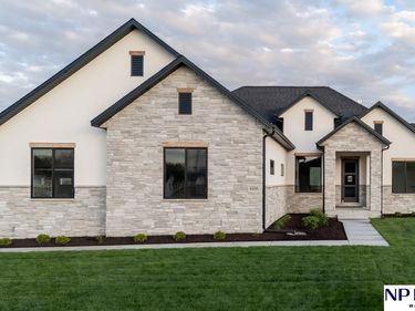 8909 Appaloosa Lane, Lincoln, NE 68520