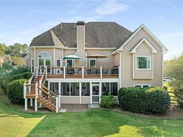 802 Clubhouse Pte, Woodstock, GA 30188