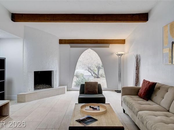 945 Vegas Valley Drive, Las Vegas, NV 89109