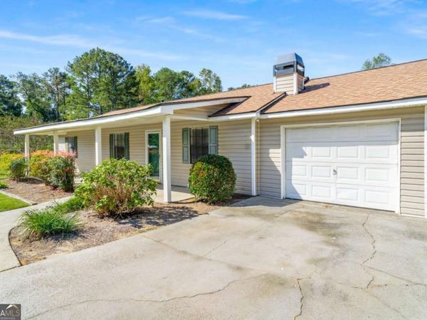 1141 Holly Hills Drive SW, Lilburn, GA 30047