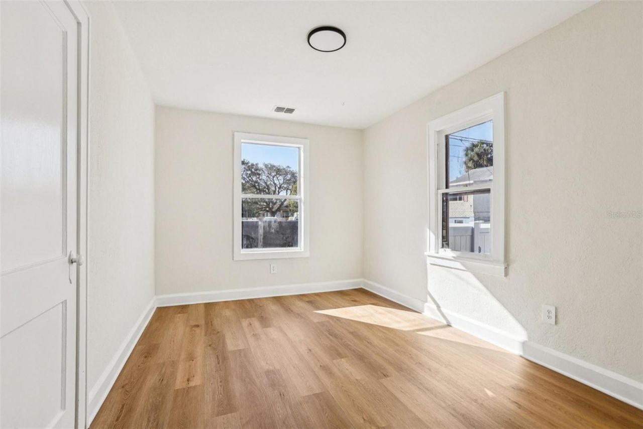 305 28th Street S, Saint Petersburg, FL 33712 Photo