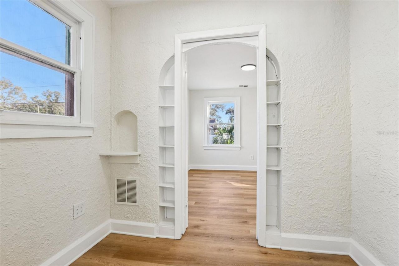 305 28th Street S, Saint Petersburg, FL 33712 Photo