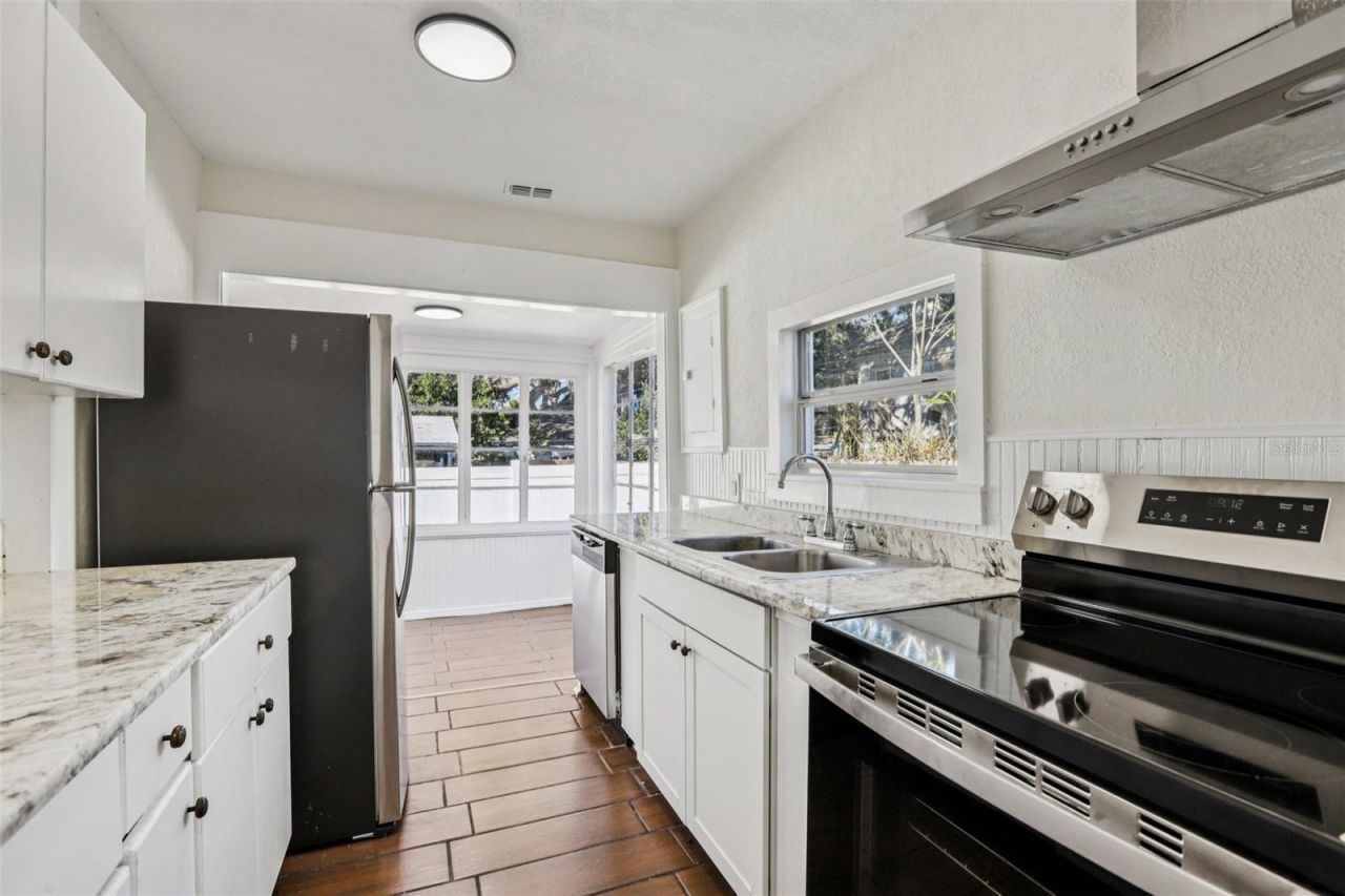 305 28th Street S, Saint Petersburg, FL 33712 Photo