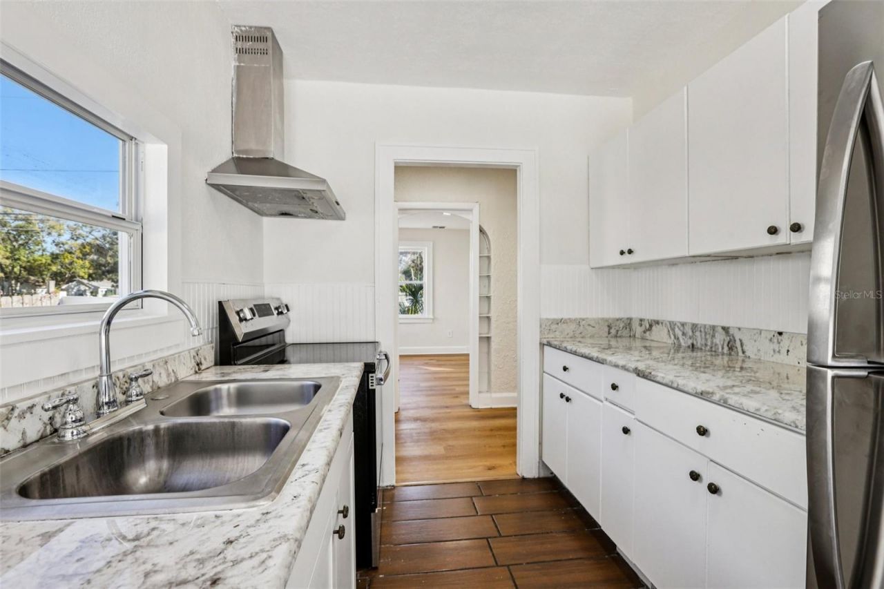 305 28th Street S, Saint Petersburg, FL 33712 Photo