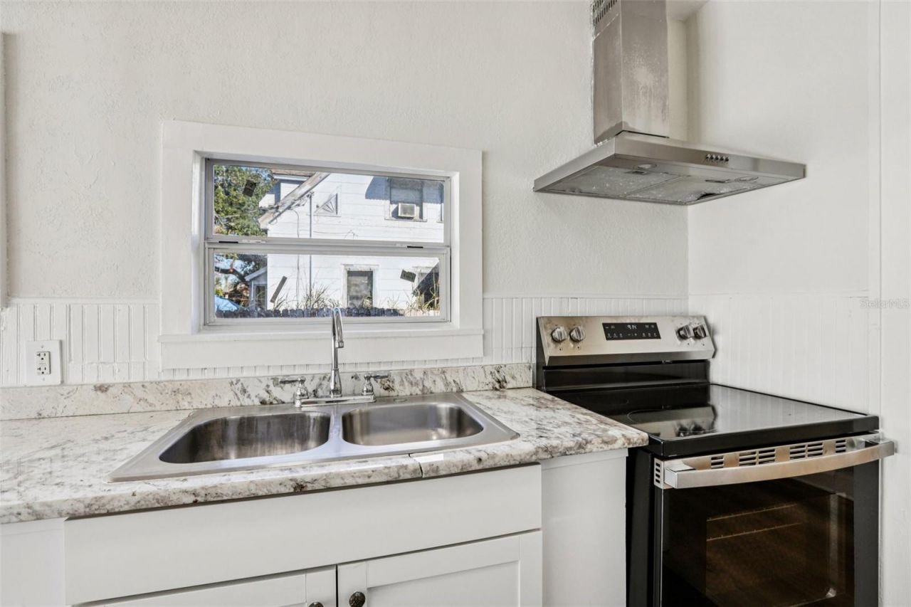 305 28th Street S, Saint Petersburg, FL 33712 Photo