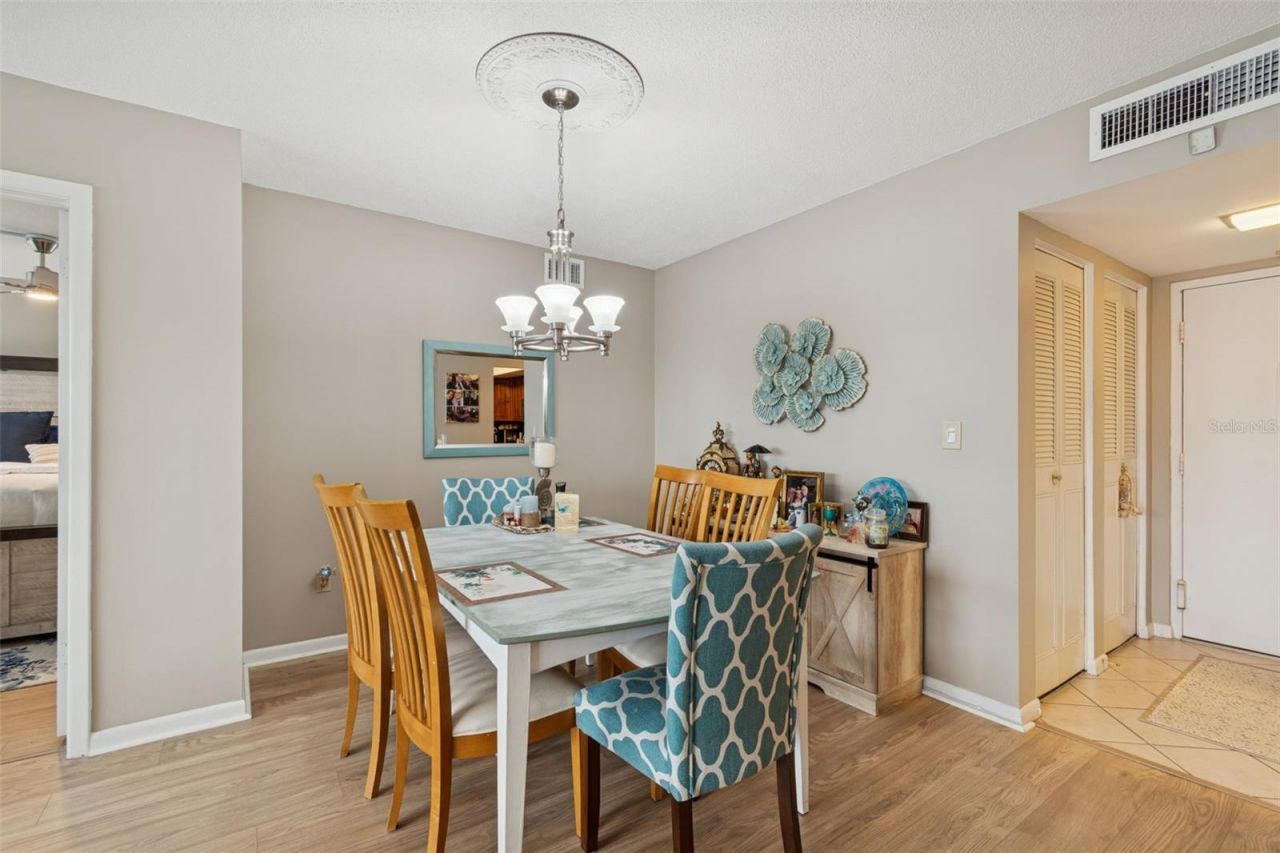 5220 Brittany Drive S, Unit 501, Saint Petersburg, FL 33715 Photo