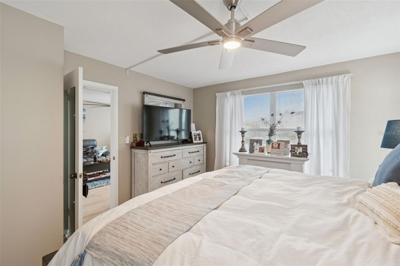 5220 Brittany Drive S, Unit 501, Saint Petersburg, FL 33715 Photo