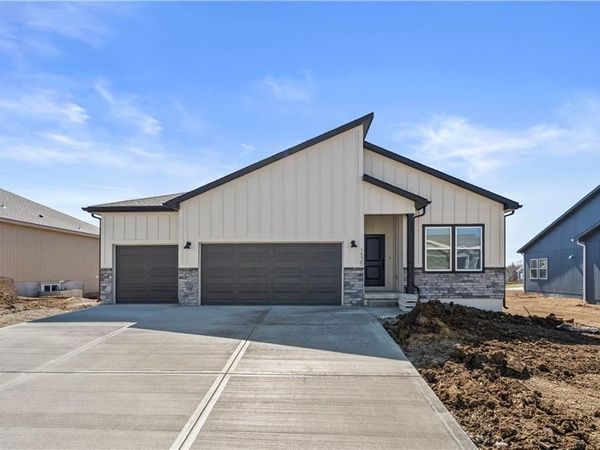 9420 NE 111th Place, Kansas City, MO 64157