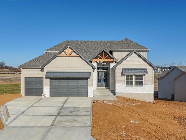 6039 Apache Drive, Shawnee, KS 66226