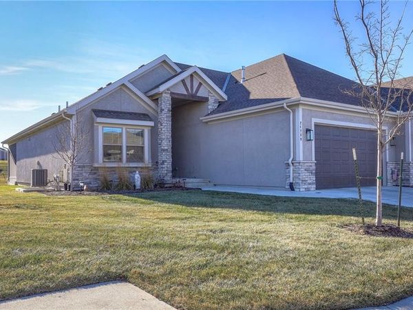 21739 W 116th Terrace, Olathe, KS 66061