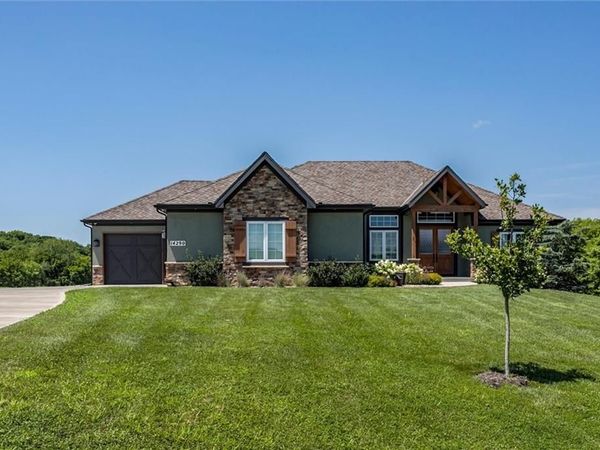 14290 Cattle Ranch Drive, Smithville, MO 64089