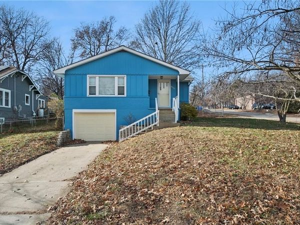 8500 ROBINSON Street, Overland Park, KS 66212