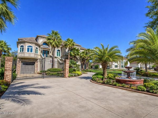 8230 Maunalani Place, Diamondhead, MS 39525