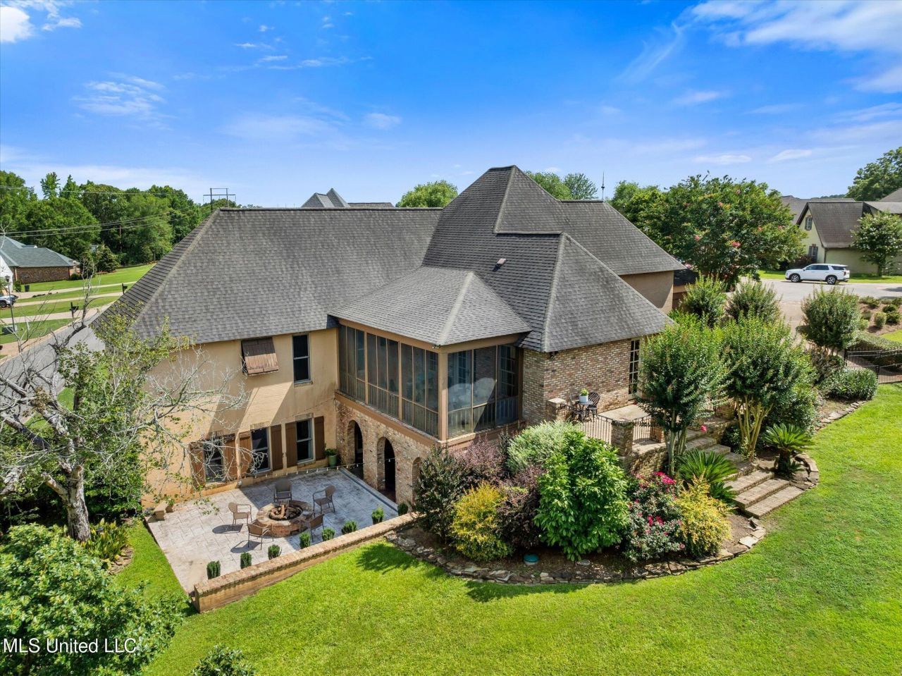 16 Sunset Circle Hattiesburg, MS 39402